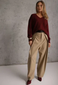 Bordowy Gładki Sweter z Bawełną o Kroju Oversize Conime