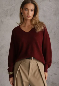 Bordowy Gładki Sweter z Bawełną o Kroju Oversize Conime