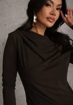 Brązowa Bluzka Longsleeve o Asymetrycznym Kroju z Poduszkami w Ramionach Tusandia