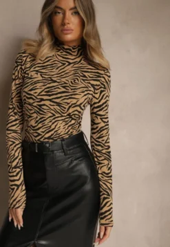 Brązowa Bluzka z Bawełny Typu Longsleeve z Golfem w Zebrę Cralissa