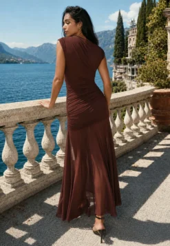 Brązowa Sukienka Elegancka z Drapowaniem i Siateczką z Dekoltem Łódką Phelerin