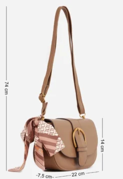 Brązowa Torebka Listonoszka na Klapę z Ozdobną Klamrą w Stylu Retro i Apaszką Zandrai