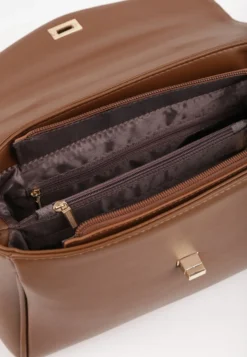 Brązowa Torebka Typu Kuferek z Rączką i Klapą z Paskiem Crossbody Phoebyne