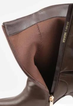 Brązowe Botki Eleganckie na Obcasie Szpilce z Metalowym Detalem Moelle