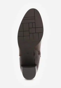 Brązowe Botki na Obcasie Zdobione Paskiem ze Sprzączką i Tłoczeniem w Stylu Croco Frilena
