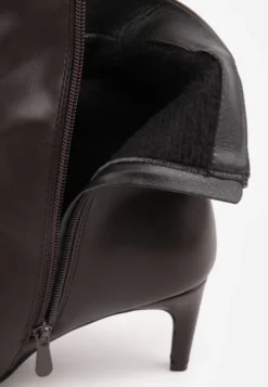 Brązowe Botki w Stylu Basic na Niskiej Szpilce ze Szpiczastym Noskiem Odilone