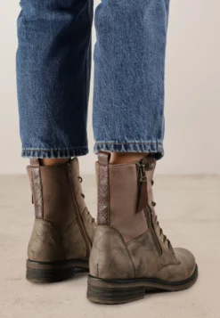 Brązowe Botki w Stylu Vintage ze Sznurowaniem Vemlora