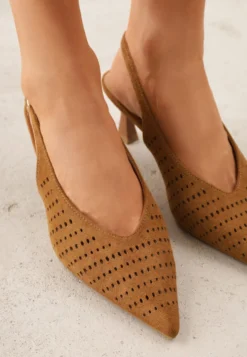 Brązowe Czółenka Slingback VICES na Kaczuszce z Ażurową Cholewką Klephei
