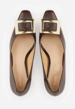 Brązowe Czółenka Vices ze Skórzaną Wkładką i Metaliczną Klamerką Berrine