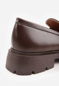 Brązowe Eleganckie Mokasyny VICES z Ozdobnym Wycięciem Evrarda