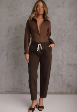 Brązowe Jeansy Mom Fit z Bawełny ze Ściągaczem i Wiązaniem w Talii Naubel