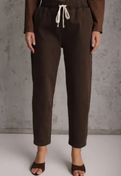 Brązowe Jeansy Mom Fit z Bawełny ze Ściągaczem i Wiązaniem w Talii Naubel