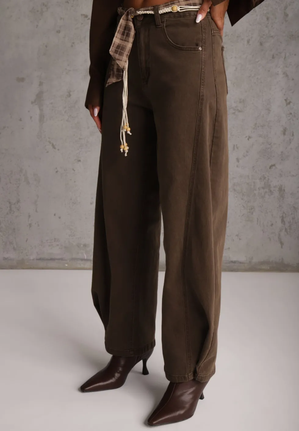 Brązowe Jeansy Wide Leg z Bawełny z Zatrzaskami i Materiałowym Paskiem z Koralikami Bunitte
