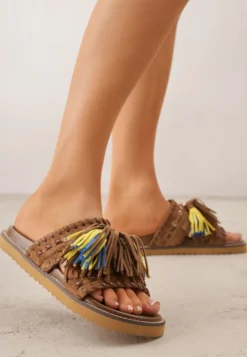 Brązowe Klapki VICES na Płaskiej Podeszwie w Stylu Boho z Frędzlami Averathla