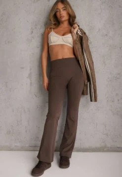 Brązowe Legginsy Flare High Waist Ozdobione z Tyłu Modelującym Marszczeniem Deinoreia