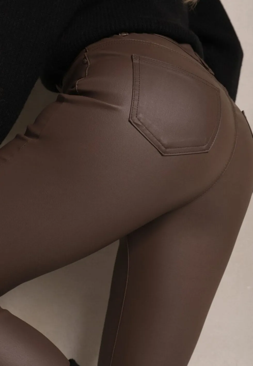 Brązowe Modelujące Spodnie z Imitacji Skóry o Fasonie Skinny Caetana