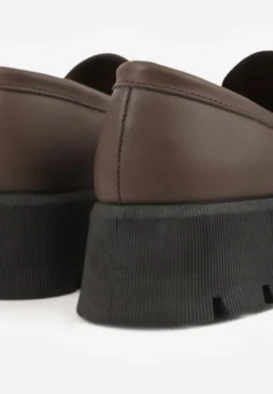 Brązowe Mokasyny na Platfromie w Stylu Chunky Ozdobione Cyrkoniami i Klamrą Tenisea