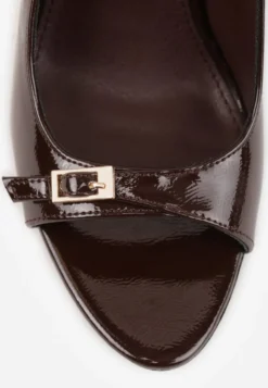 Brązowe Sandały Lakierowane VICES na Szpilce Slingback z Metaliczną Klamrą Harmonia