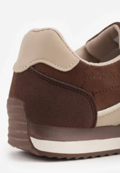 Brązowe Sneakersy Casual z Imitacji Zamszu z Geometrycznymi Wstawkami na Boku Sadiqa