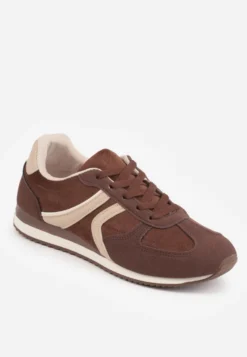 Brązowe Sneakersy Casual z Imitacji Zamszu z Geometrycznymi Wstawkami na Boku Sadiqa