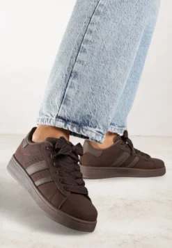 Brązowe Sneakersy na Niskiej Platformie z Naszywkami Flordexia