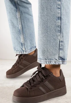 Brązowe Sneakersy na Niskiej Platformie z Naszywkami Flordexia