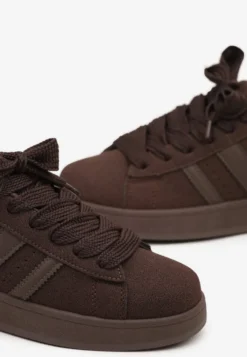 Brązowe Sneakersy na Niskiej Platformie z Naszywkami Flordexia