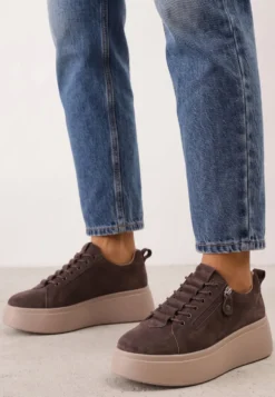 Brązowe Sneakersy na Platformie z Zamszu Naturalnego z Suwakiem z Boku Nisoe
