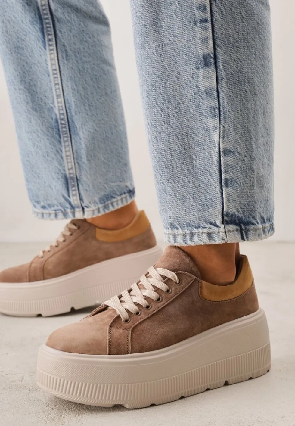 Brązowe Sneakersy na Platformie z Naturalnego Zamszu Latavesa