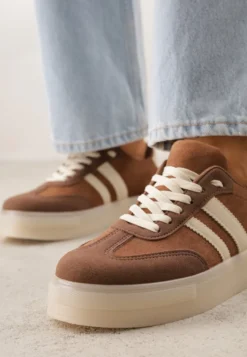 Brązowe Sneakersy na Platformie w Stylu Tenisówek Ozdobione Paskami Ladia