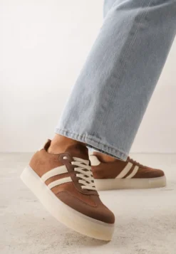 Brązowe Sneakersy na Platformie w Stylu Tenisówek Ozdobione Paskami Ladia