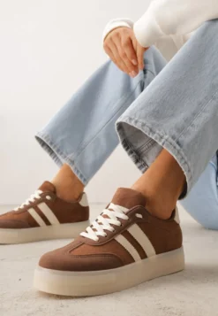 Brązowe Sneakersy na Platformie w Stylu Tenisówek Ozdobione Paskami Ladia