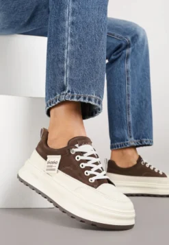 Brązowe Sneakersy na Tłoczonej Platformie Ozdobione Napisami Naliase