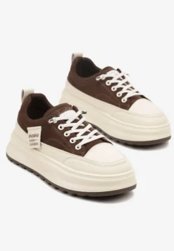 Brązowe Sneakersy na Tłoczonej Platformie Ozdobione Napisami Naliase
