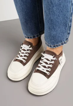 Brązowe Sneakersy na Tłoczonej Platformie Ozdobione Napisami Naliase