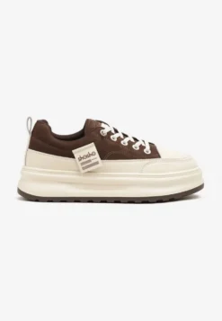 Brązowe Sneakersy na Tłoczonej Platformie Ozdobione Napisami Naliase
