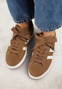 Brązowe Sneakersy Ozdobione Paskami Dolirenna