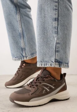 Brązowe Sneakersy Ozdobione Tłoczoną Cholewką Jutta