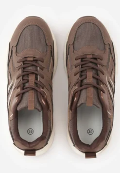 Brązowe Sneakersy Ozdobione Tłoczoną Cholewką Jutta