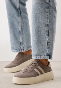 Brązowe Sneakersy Retro Tenisówki na Platformie z Zamszu Naturalnego Noanela