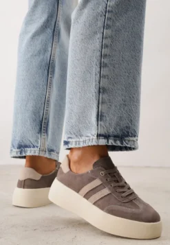 Brązowe Sneakersy Retro Tenisówki na Platformie z Zamszu Naturalnego Noanela
