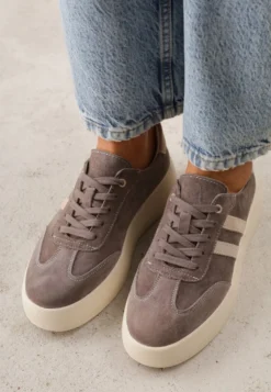 Brązowe Sneakersy Retro Tenisówki na Platformie z Zamszu Naturalnego Noanela