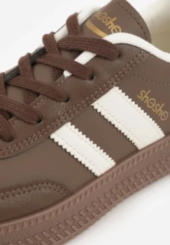 Brązowe Sneakersy Sportowe z Ozdobnymi Paskami i Przeszyciami Wenilan