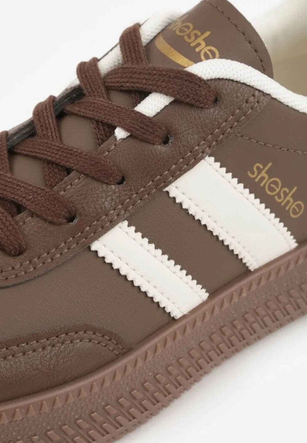 Brązowe Sneakersy Sportowe z Ozdobnymi Paskami i Przeszyciami Wenilan