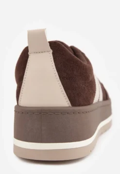Brązowe Sneakersy Typu Kultowe Tenisówki o Fakturze Zamszu na Platformie Numissa