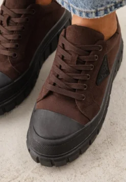 Brązowe Sneakersy Vices na Platformie z Ozdobą i Napisem Leawen