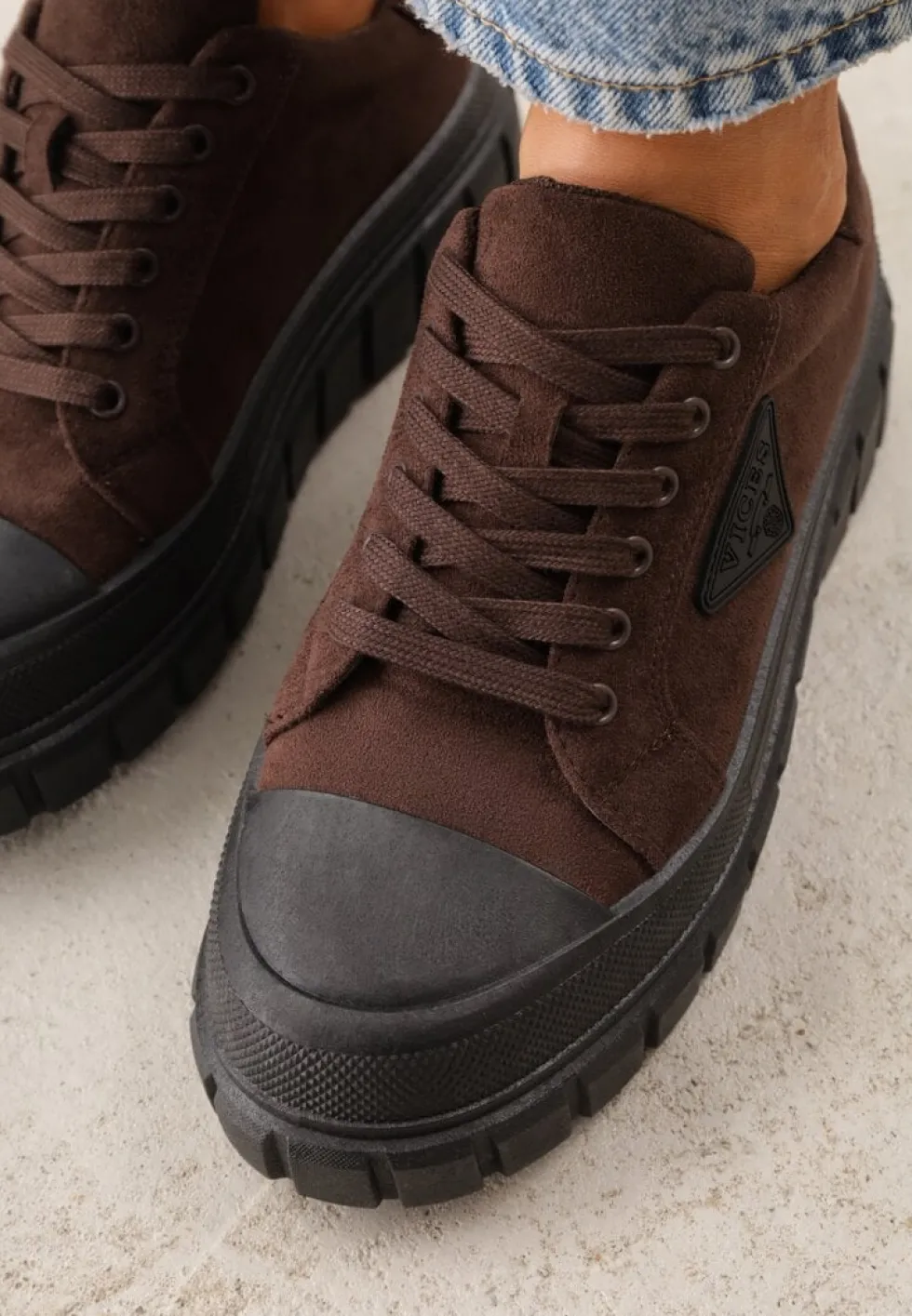 Brązowe Sneakersy Vices na Platformie z Ozdobą i Napisem Leawen