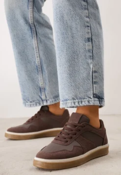 Brązowe Sneakersy VICES w Stylu Basic ze Wstawkami z Imitacji Nubuku Akila