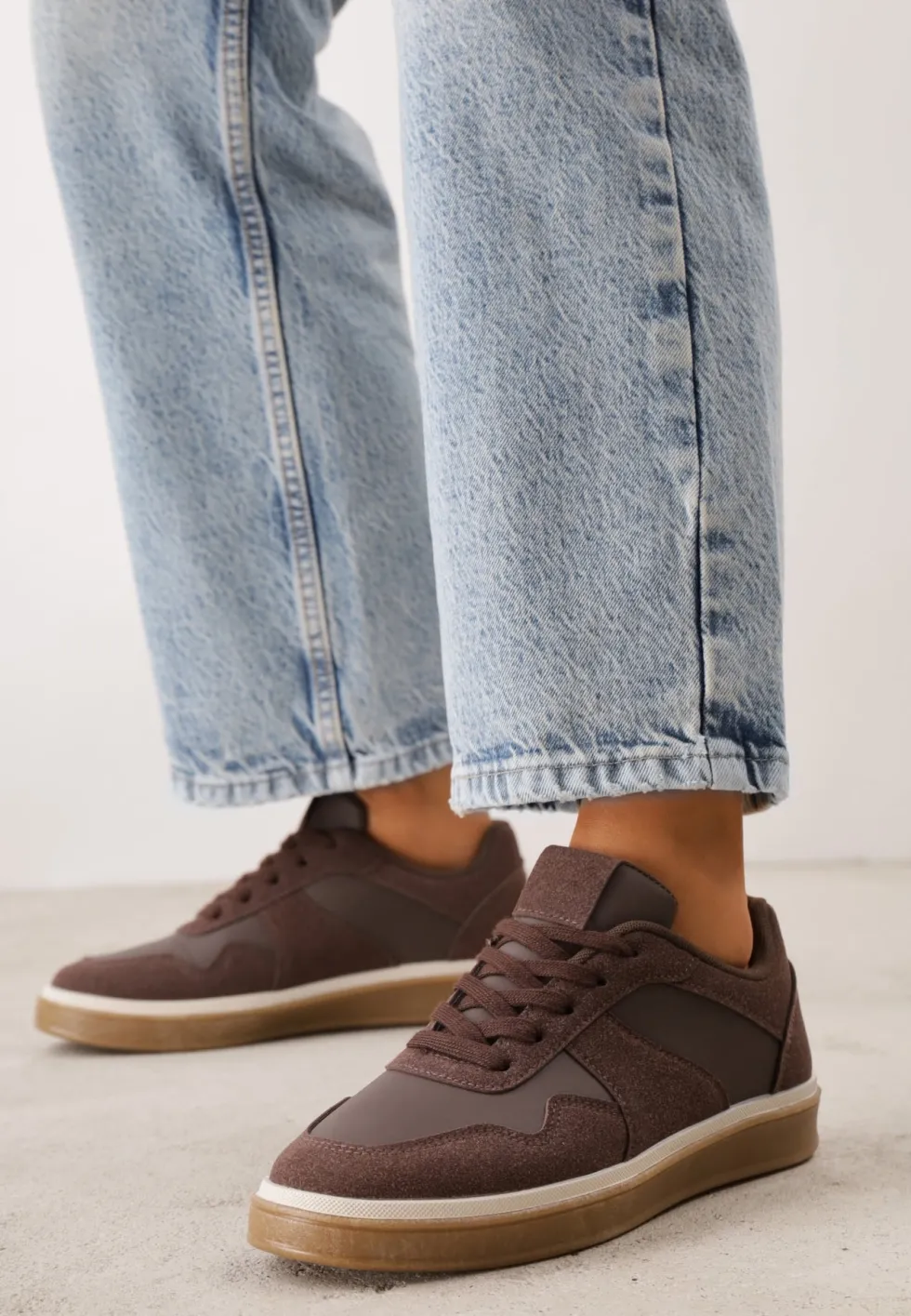 Brązowe Sneakersy VICES w Stylu Basic ze Wstawkami z Imitacji Nubuku Akila