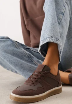 Brązowe Sneakersy VICES w Stylu Basic ze Wstawkami z Imitacji Nubuku Akila